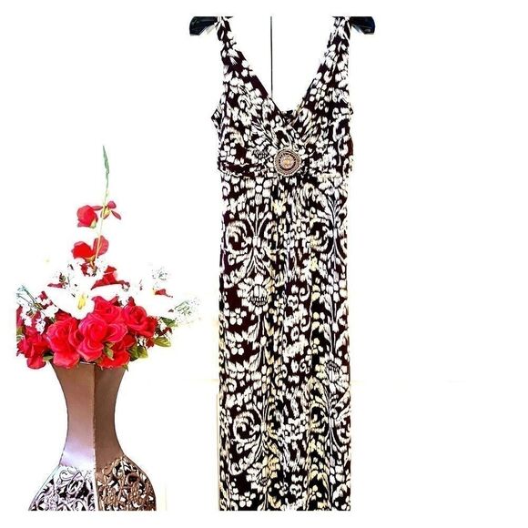 BROWN AND CREAM SLEEVELESS DRESS w BEADED CENTER - Picture 1 of 8